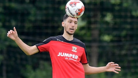 詹姆斯曾在 詹姆斯曾在